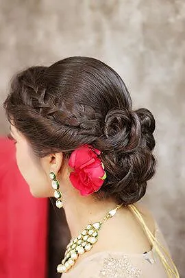 Aggregate 136+ low bun hairstyle for saree